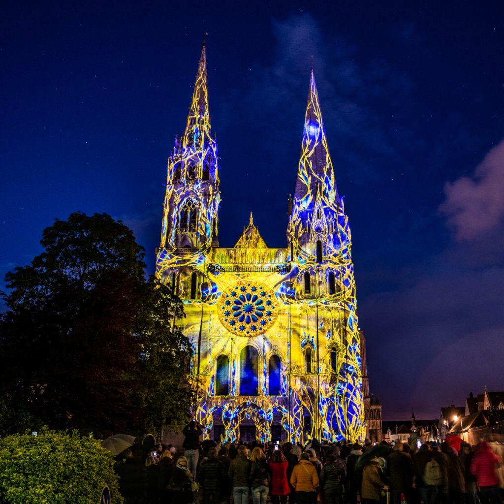 Chartres En Lumières Spectaculaires (10)