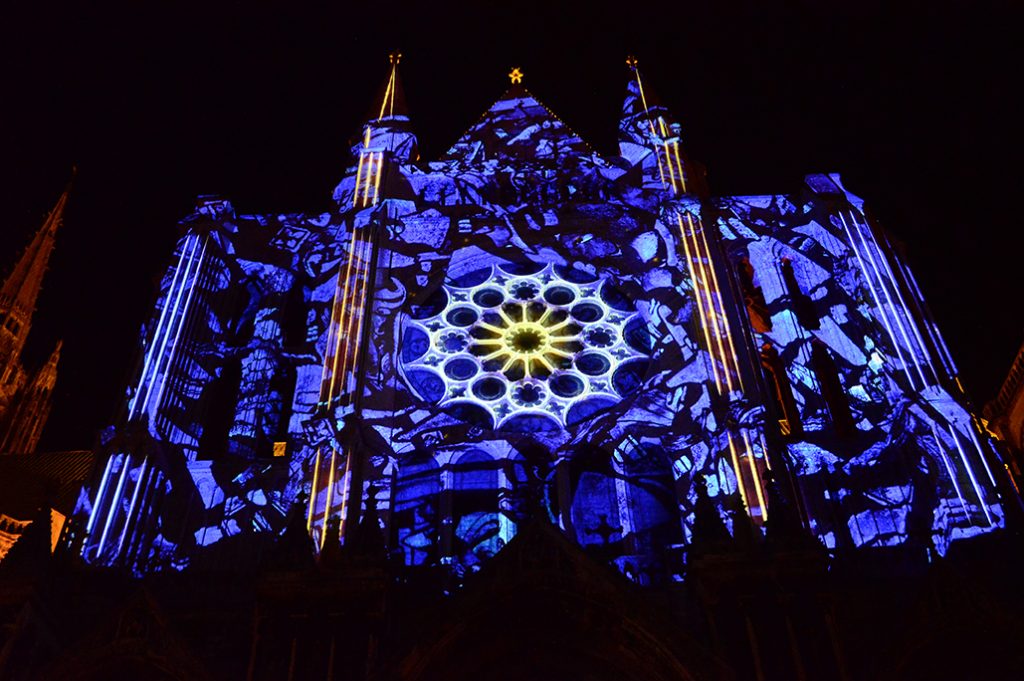 Chartres En Lumières Spectaculaires (7)
